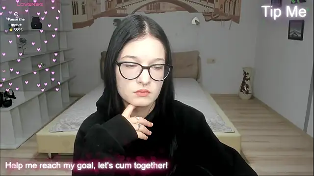 AlicaMoons online show from November 2025 06:25:02 AM