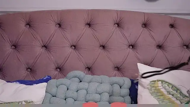 JenniferLovve online show from June 2026 10:15:01 AM