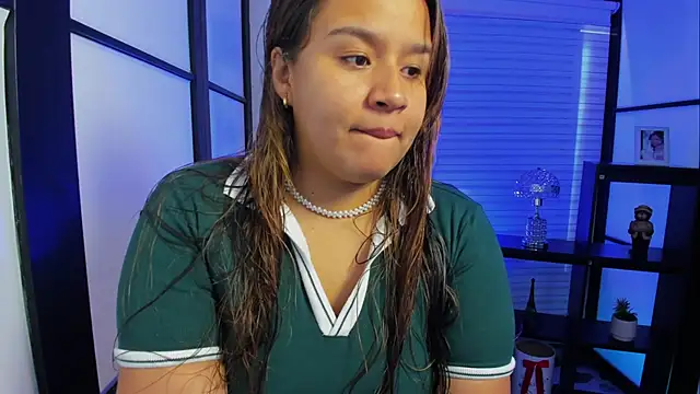 ElaBourn  online show from October 2025 01:33:02 PM