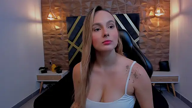 Emmaa white  online show from October 2025 05:14:01 PM