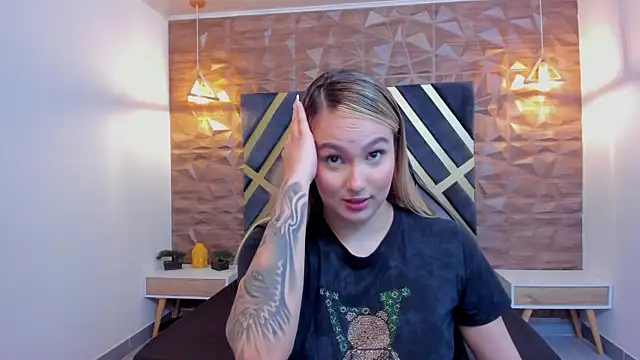 Emmaa white  online show from January 2026 05:18:01 PM