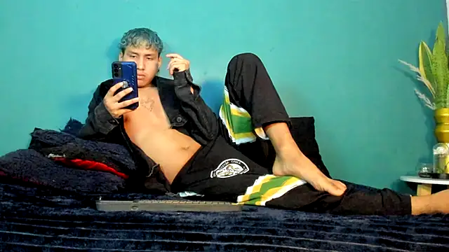 spicy adonhis online show from September 2025 01:01:01 PM