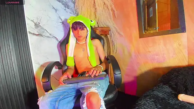 spicy adonhis online show from September 2025 12:42:02 PM