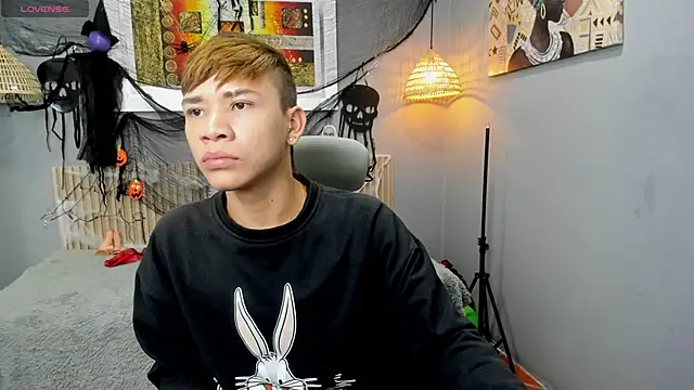 nathanclay online show from October 2025 05:19:02 AM