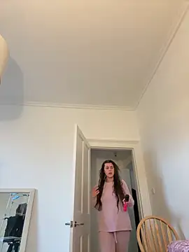 AlitaNova online show from November 2025 01:44:02 PM