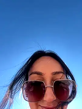 Ninabigtitied online show from October 2025 10:33:01 AM