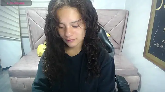 Snapshot of Velvet_Moon_V chatting on September 2025 01:10:01 PM Velvet Moon V online show from September 2025 01:10:01 PM