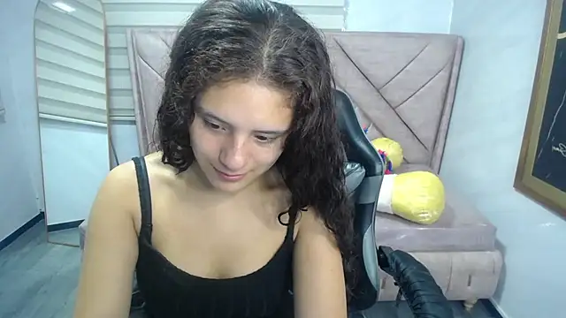 Snapshot of Velvet_Moon_V chatting on September 2025 01:11:02 PM Velvet Moon V online show from September 2025 01:11:02 PM