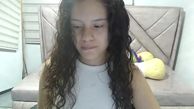 Snapshot of Velvet_Moon_V chatting on September 2025 01:02:02 PM Velvet Moon V online show from September 2025 01:02:02 PM