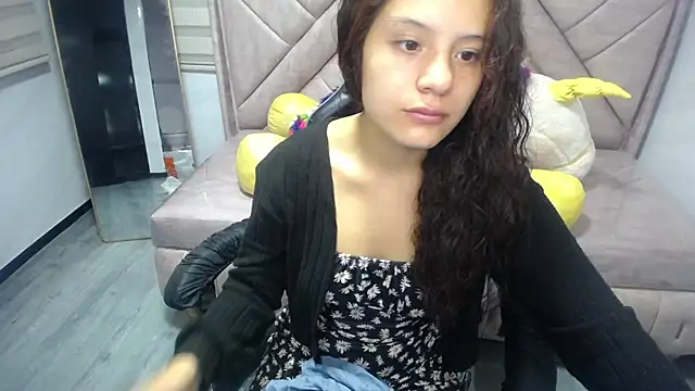 Snapshot of Velvet_Moon_V chatting on September 2025 01:04:01 PM Velvet Moon V online show from September 2025 01:04:01 PM