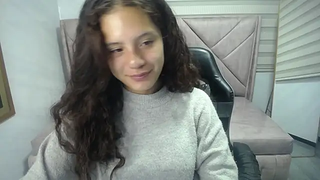 Snapshot of Velvet_Moon_V chatting on October 2025 01:08:01 PM Velvet Moon V online show from October 2025 01:08:01 PM