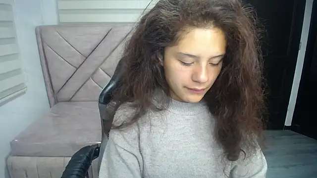 Snapshot of Velvet_Moon_V chatting on October 2025 01:10:01 PM Velvet Moon V online show from October 2025 01:10:01 PM