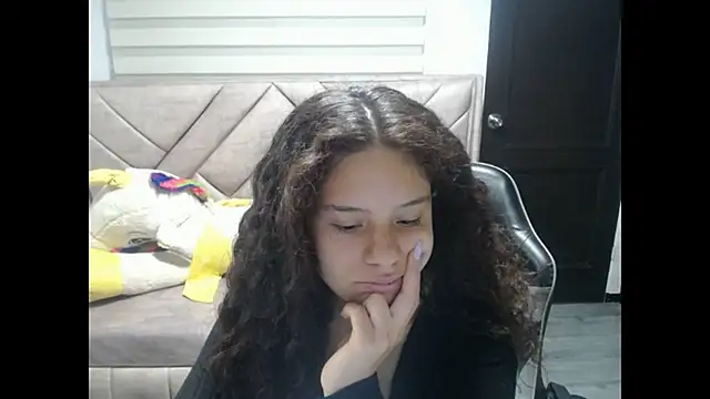 Snapshot of Velvet_Moon_V chatting on October 2025 01:03:02 PM Velvet Moon V online show from October 2025 01:03:02 PM