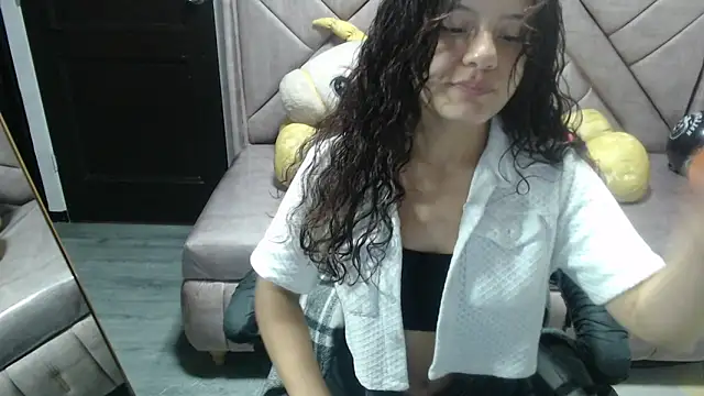 Snapshot of Velvet_Moon_V chatting on October 2025 01:18:02 PM Velvet Moon V online show from October 2025 01:18:02 PM