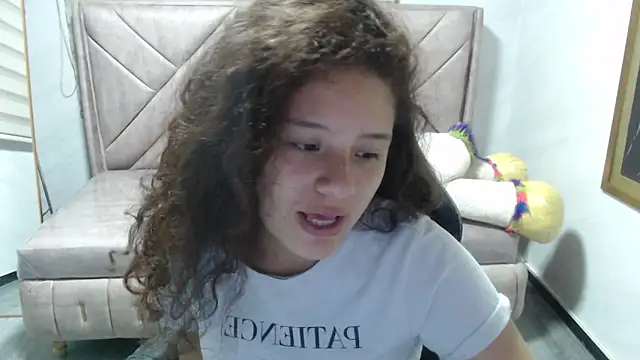 Snapshot of Velvet_Moon_V chatting on October 2025 01:04:02 PM Velvet Moon V online show from October 2025 01:04:02 PM