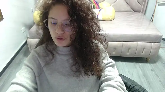 Snapshot of Velvet_Moon_V chatting on November 2025 01:22:02 PM Velvet Moon V online show from November 2025 01:22:02 PM