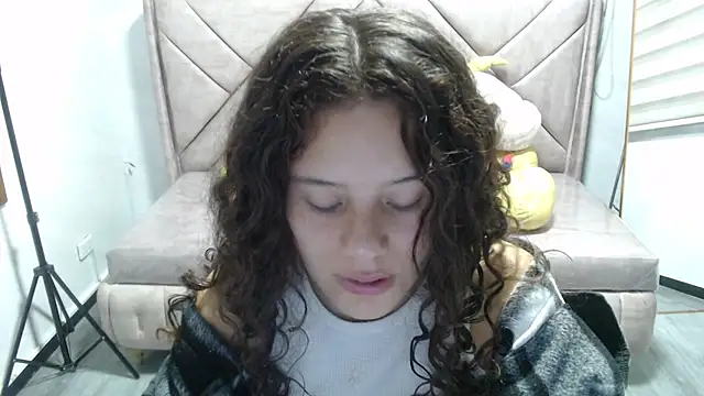 Snapshot of Velvet_Moon_V chatting on November 2025 01:10:01 PM Velvet Moon V online show from November 2025 01:10:01 PM