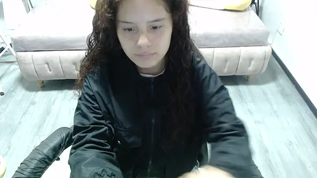 Snapshot of Velvet_Moon_V chatting on November 2025 01:04:02 PM Velvet Moon V online show from November 2025 01:04:02 PM