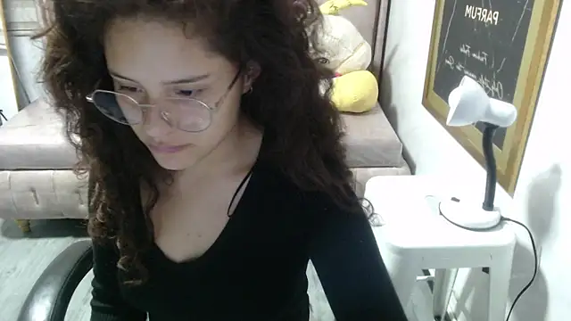 Snapshot of Velvet_Moon_V chatting on November 2025 01:34:01 PM Velvet Moon V online show from November 2025 01:34:01 PM