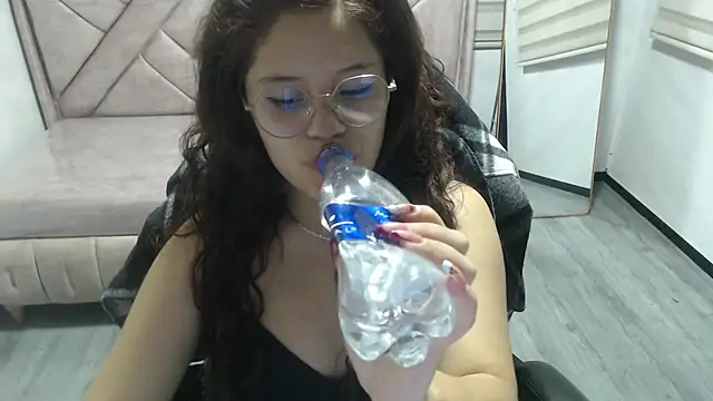 Velvet Moon V online show from March 2026 07:52:02 PM