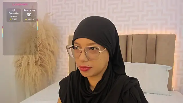 Snapshot of naishaa_ chatting on May 2026 06:37:01 PM naishaa online show from May 2026 06:37:01 PM