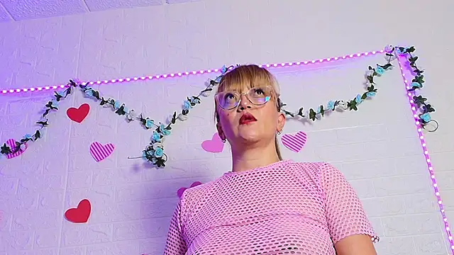 naomi diamond  online show from November 2025 09:03:01 PM