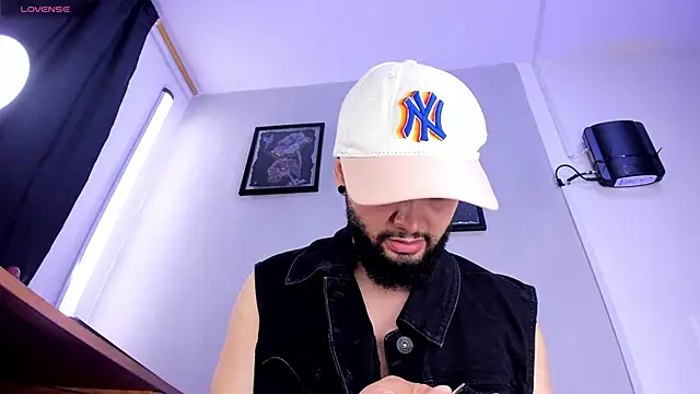 Snapshot of Noah_devil_ chatting on November 2025 02:45:02 AM Noah devil online show from November 2025 02:45:02 AM