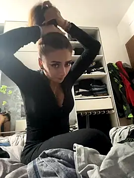 piccolaflo online show from September 2025 02:39:02 AM