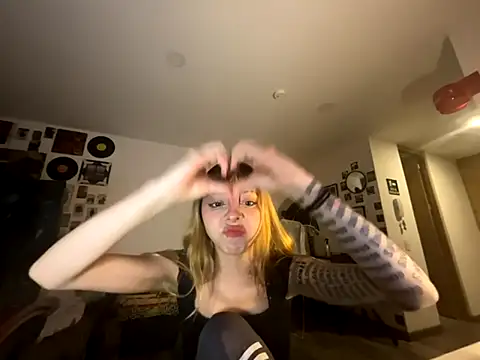 Snapshot of its_bibi chatting on December 2025 01:22:02 AM its bibi online show from December 2025 01:22:02 AM