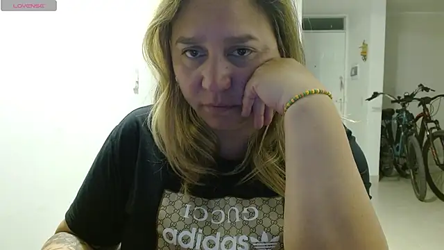 Snapshot of haashkyo chatting on May 2026 06:54:02 AM haashkyo online show from May 2026 06:54:02 AM