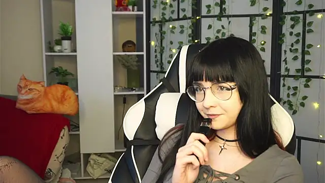 BereniceBattersby online show from September 2025 08:32:01 PM