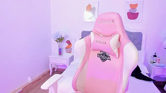 Shaleena  online show from October 2025 08:25:01 PM