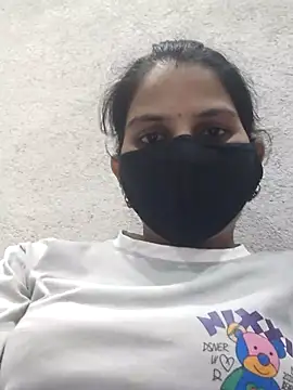 poojam93 online show from June 2026 01:51:02 AM