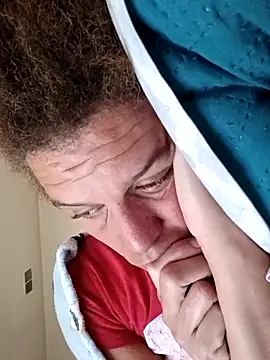 sarahkat86 online show from February 2026 12:25:01 PM