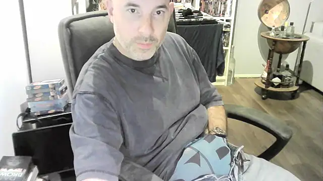 Chrisprngr online show from July 2026 07:34:02 PM