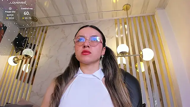 Ariagh  online show from November 2025 07:34:02 PM