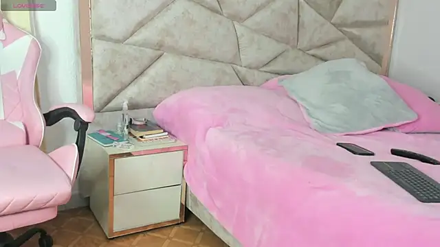 kendal hot01 online show from October 2025 10:55:01 AM