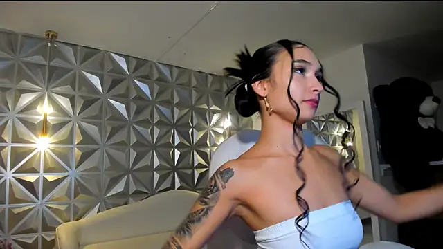 hellen tease online show from April 2026 12:44:02 PM