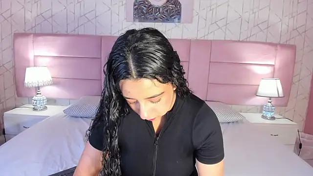 BellaSwwan online show from December 2025 01:17:01 PM