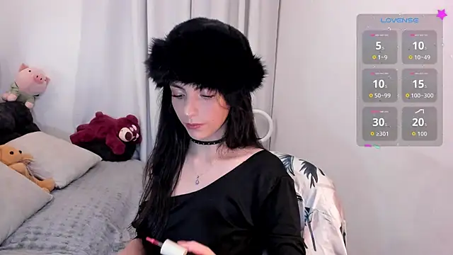 sarah saenz  online show from August 2026 06:23:01 AM