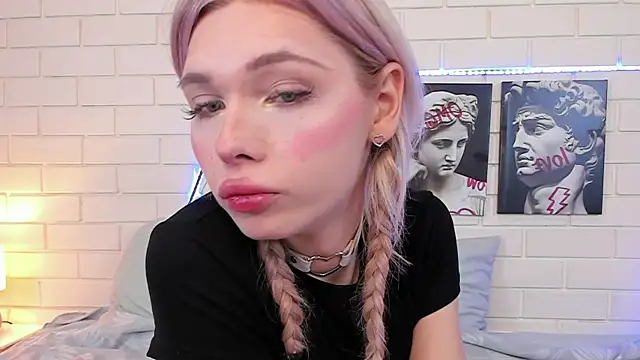 Blondy Fina online show from September 2025 04:45:02 AM