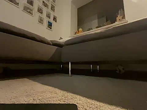 Honeymoon1985 online show from April 2026 06:49:01 PM