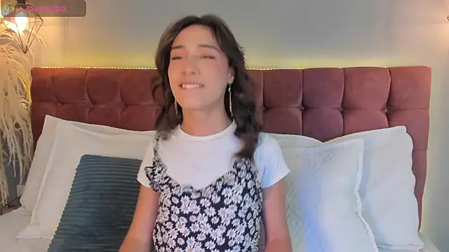 victoria decapri online show from November 2025 07:35:02 PM