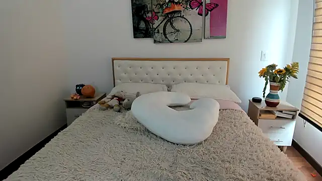 Tania xw online show from October 2025 02:43:02 PM