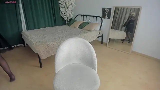 LiliaMoons online show from November 2025 11:32:02 AM