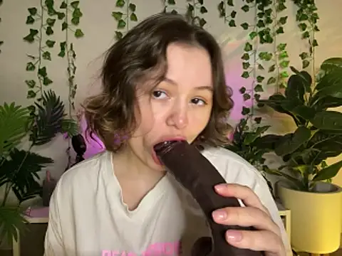 MoonIvy  online show from February 2026 06:34:02 PM