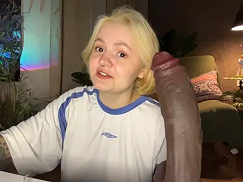 MoonIvy  online show from April 2026 06:57:01 PM