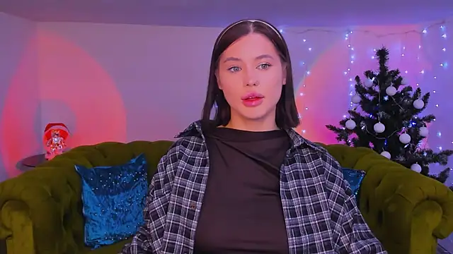 lil angel  online show from December 2025 01:05:01 PM