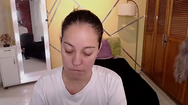 shirleyrojas online show from December 2025 09:30:01 PM