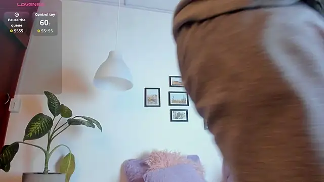 Coco joness online show from November 2025 07:56:02 PM